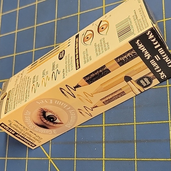 Physicians Formula Extreme Shimmery Glam Nude Eyeliner Pencil + Smudger Trio Set - Picture 2 of 5